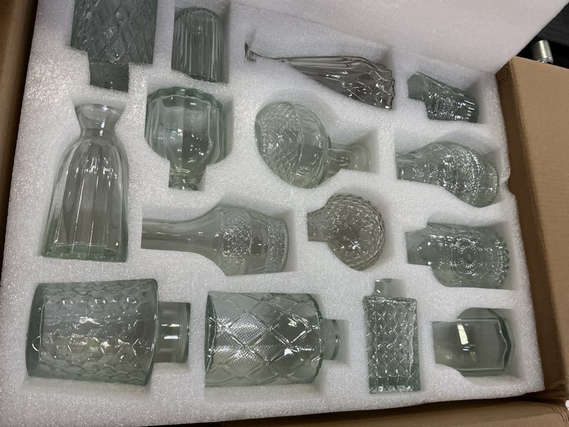 Condition photo showing Good Condition for 30 Pcs Bud Vase Set, Vases for Centerpieces, Cute Glass Bud Vases in Bulk, Small Vases for Flowers, Mini Vase Set for Wedding Decorations, Home Table Flower Décor Clear 30 Pcs