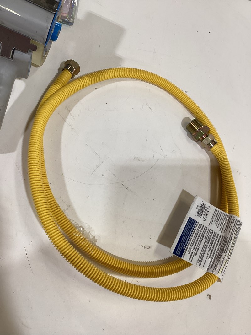 Condition photo showing Good Condition for eastman 72-in 1/2-in mip inlet x 3/4-in mip outlet stainless steel gas connector