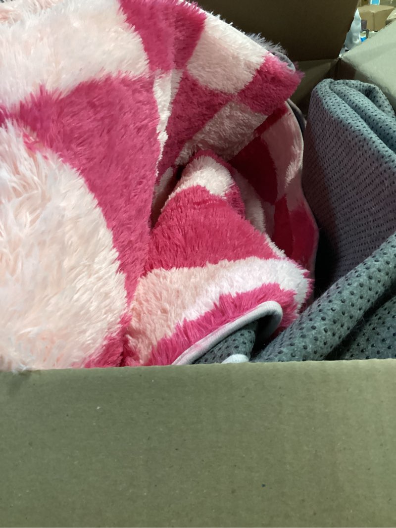 Condition photo showing Good Condition for Checkered 8x10 Area Rugs for Living Room, Ultra Soft Fluffy Large Shaggy Rug Carpet for Bedroom, Non-Slip Fuzzy Plush Rugs for Nursery Boys Girls Kids Room Modern Indoor Home Decor, Pink and Hot Pink 8x10ft Pink and Hot Pink