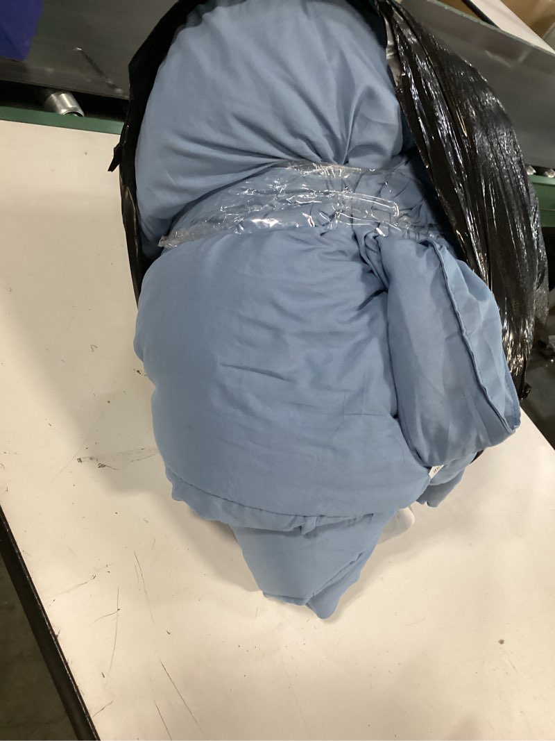 Condition photo showing As Is for Bedsure Queen Comforter Set Mineral Blue, Soft Prewashed Queen Size Bedding, Quilted Comforter with Clover Design, Down Alternative Comforter for All Seasons, 3 Pieces Bed Set with 2 Pillow Shams 04-mineral Blue-clover Queen