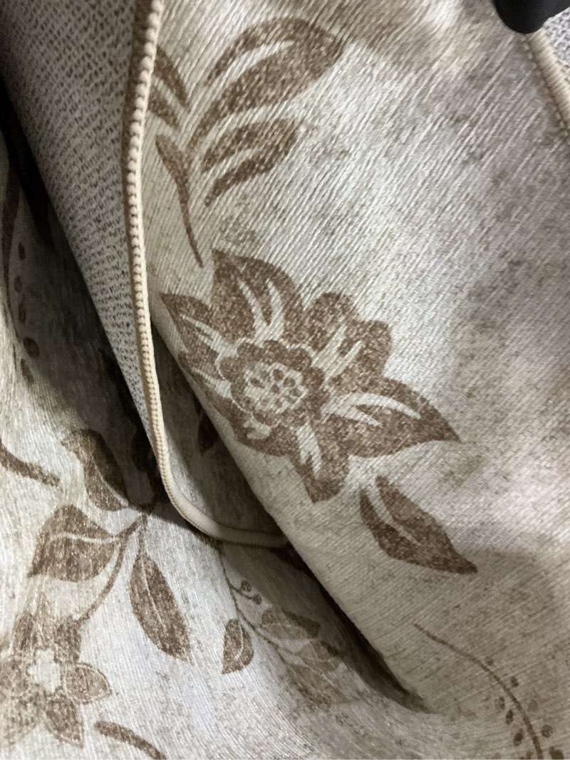 Condition photo showing Good Condition for jinchan Torino Classic Floral Round Rug 7ft, Vintage-Inspired Neutral Design 7’Circle Rug, Machine Washable Ultra-Thin Low-Pile Non-Slip Indoor Carpet for Bedroom Dining Room Living Room, Taupe 7' (Round) Timeless Taupe