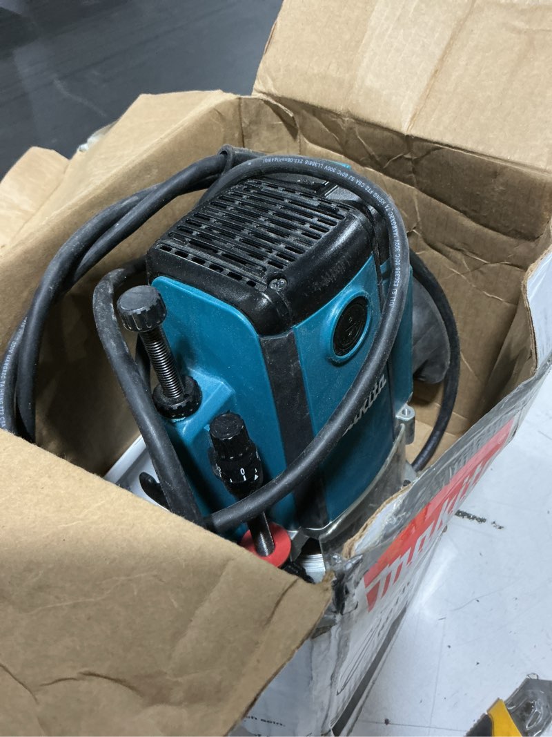 Condition photo showing As Is for makita rf1101 2-1/4 hp* router