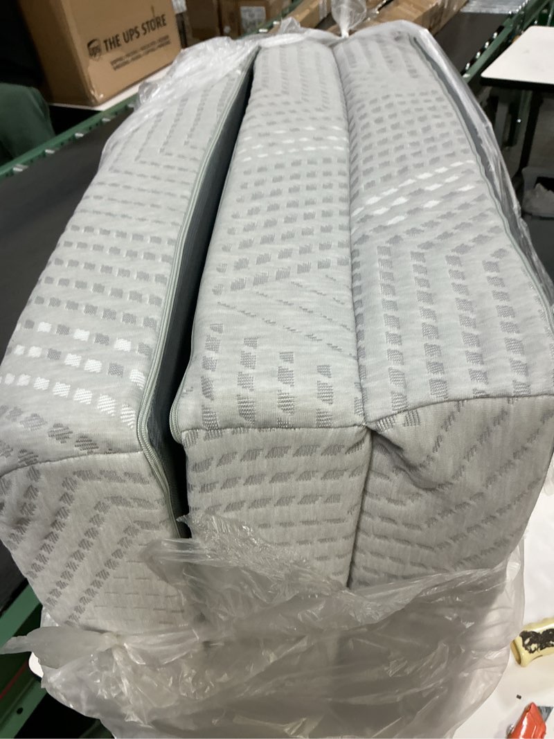 Condition photo showing Good Condition for MLILY Tri-Fold Memory Foam Mattress Topper, 4 inch Single Folding Mattress with Collapsible and Washable Cover, Travel and Guest Mat, 75"×25"×4", Grey 4 Inch Small Single