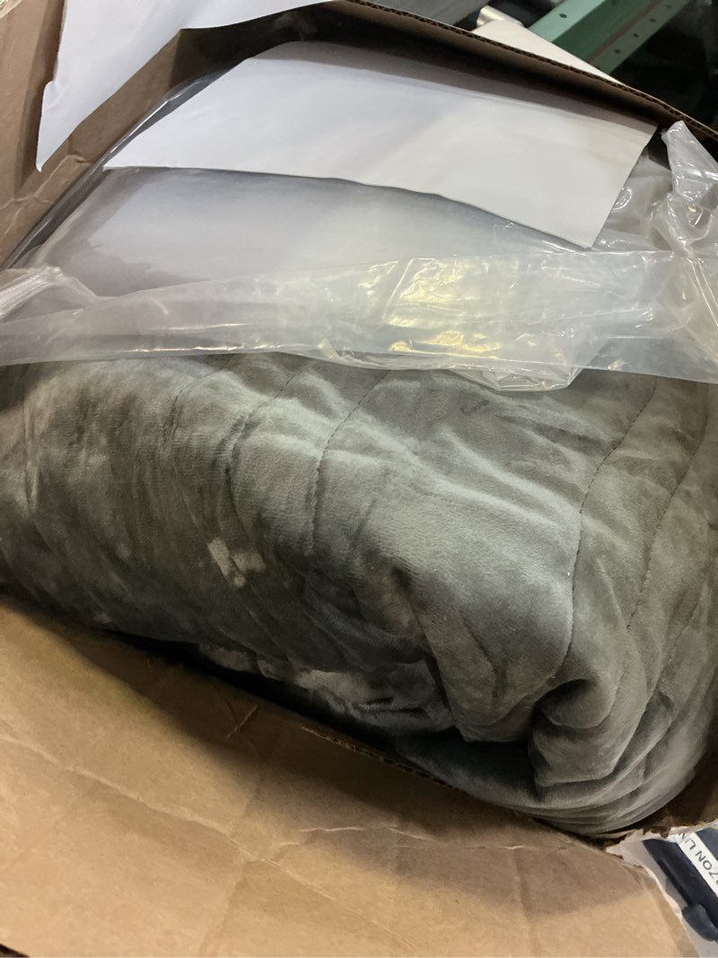 Condition photo showing As Is for AJOCCI Velvet Quilt Set, Grey Velvet Quilt King Size Comforter Set, Luxury Bedding Soft Plush Bedspr