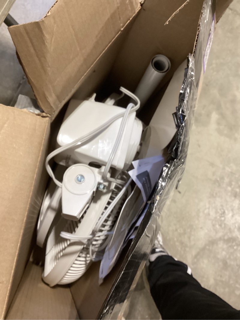 Condition photo showing Good Condition for lasko 2520 oscillating stand fan,white 16 inch