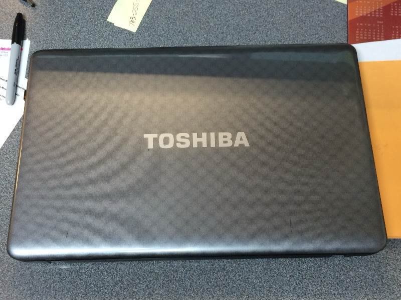 Toshiba Satellite L775-S7114 Laptop - Missing 1 Key Other than that Supe