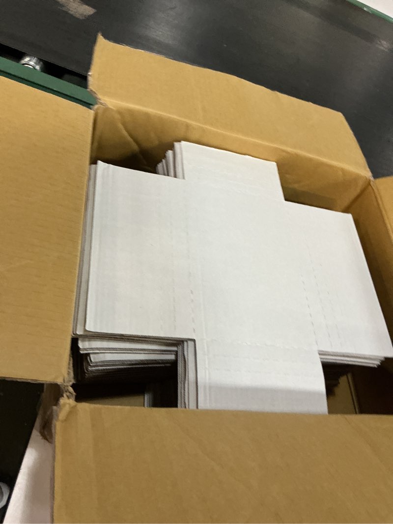 Condition photo showing Good Condition for box usa bm961 9 5/8"l x 6 5/8"w x 1 1/4"h, white (pack of 50) scored 5/8", 1 1/4" (007) 9 5/8" x 6 5/8" x 1 1/4" 200#/ect-32-b corrugated, white