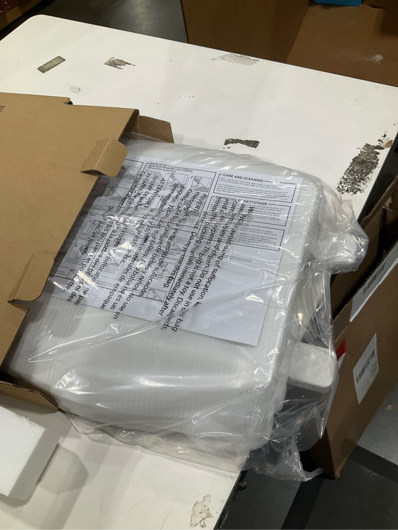 Condition photo showing Good Condition for american standard 5503b00b.020 transitional slow-close round front toilet seat, white modern