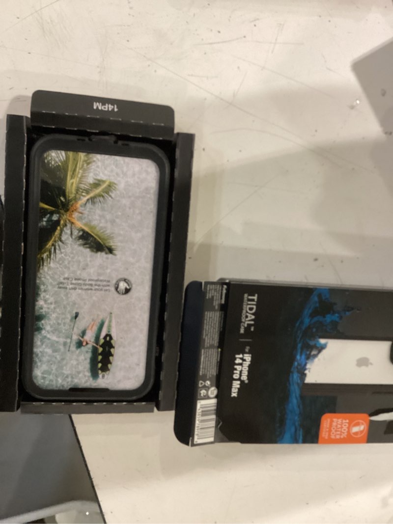Condition photo showing Good Condition for body glove tidal waterproof phone case for iphone 14 pro max - black/clear