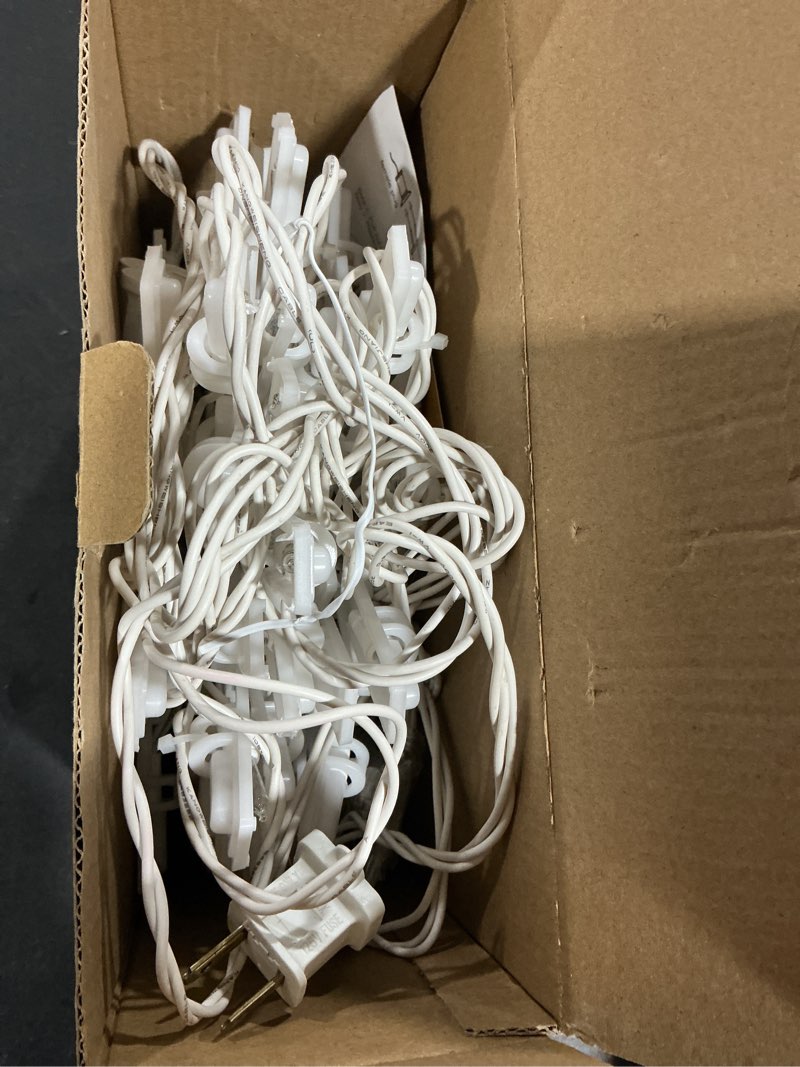 Condition photo showing Good Condition for Minetom Snowflake Christmas String Lights with 6 Drops - 9ft 100 Mini Bulb Icicle Lights with Hooks, Plug-in Connectable Hanging Lights for Christmas Home Indoor Outdoor Wedding Holiday Décor