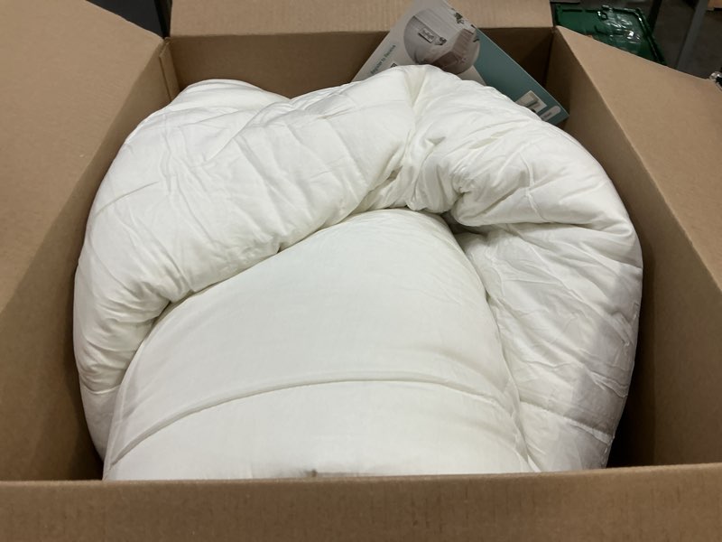 Condition photo showing Good Condition for Olive + Crate Cooling Oversize King Size Comforter - Hypoallergenic 100% Bamboo Viscose Outer Cover - Oversized King Duvet Insert - Fluffy Lightweight Plush - White Comforter - 116"x 98" White Oversized King