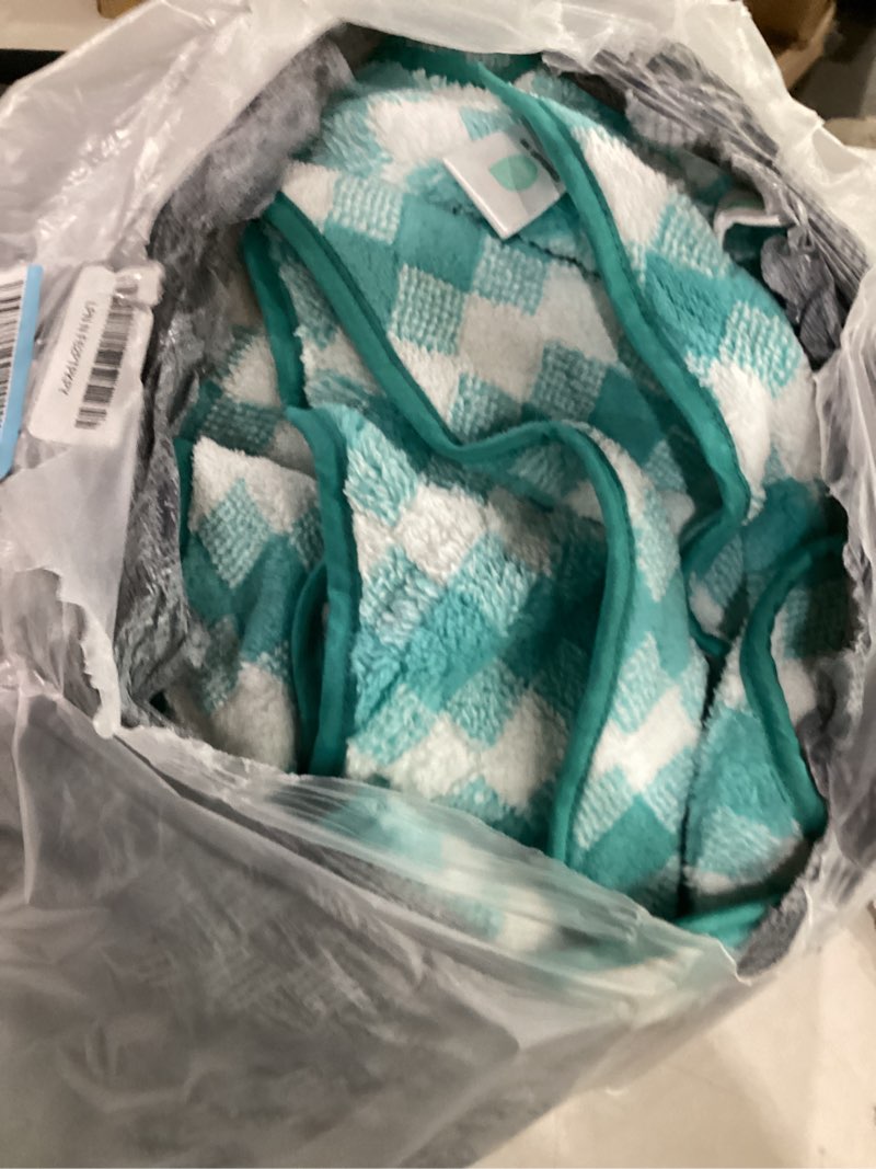 Condition photo showing Good Condition for 12 pcs aqua white diamond towel set-4 bath towels,4 hand towels,4 washcloths soft polyester towels with loop absorbent shower towel quick dry beach chair towel family towels for bathroom spa gym pool aqua white 12 pcs towel set