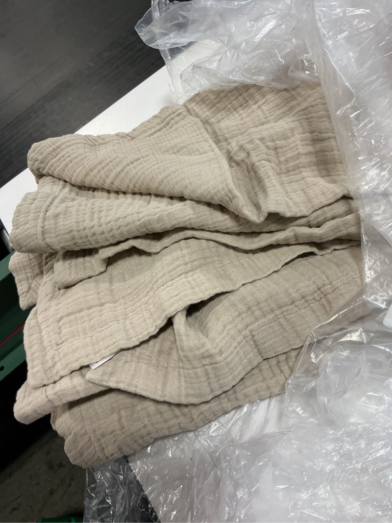 Condition photo showing Good Condition for organic ribbed cotton coverlet(king)