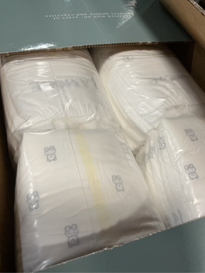 Condition photo showing New/Like New for amore by pampers diapers enormous pack - size 3 - 116ct