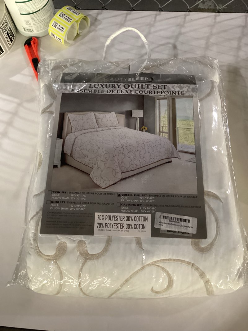 New marina Embroidered Coverlet 3 Piece Summer Quilt Set Queen / Full In Cream