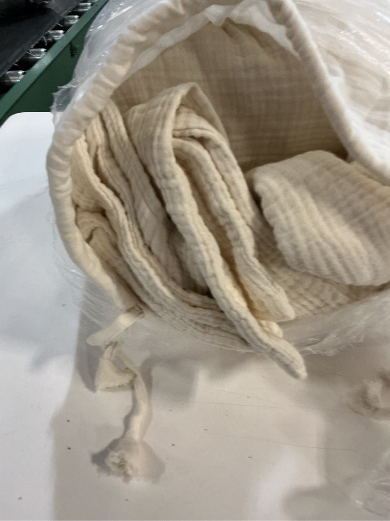 Condition photo showing As Is for quince organic cotton gauze duvet cover set, king/cal king, undyed 3pcs