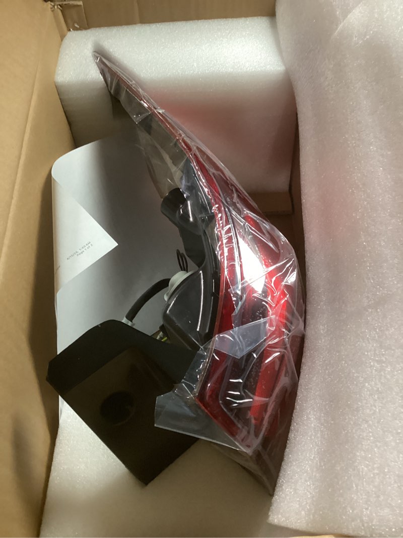 Condition photo showing Good Condition for tail light assembly brake lights replacement for 2016-2020 mitsubishi outlander 8330b006 right side taillight
