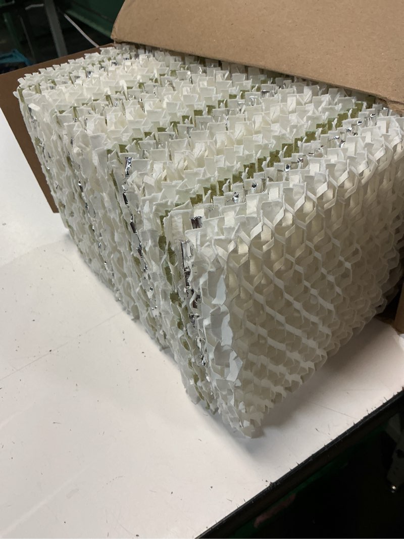 Condition photo showing Good Condition for bestair es12-2 extended life humidifier replacement paper wick humidifier filter, for emerson, quiet comfort & kenmore models, 10" x 9.4" x 6.5", 2 pack (8 filters)