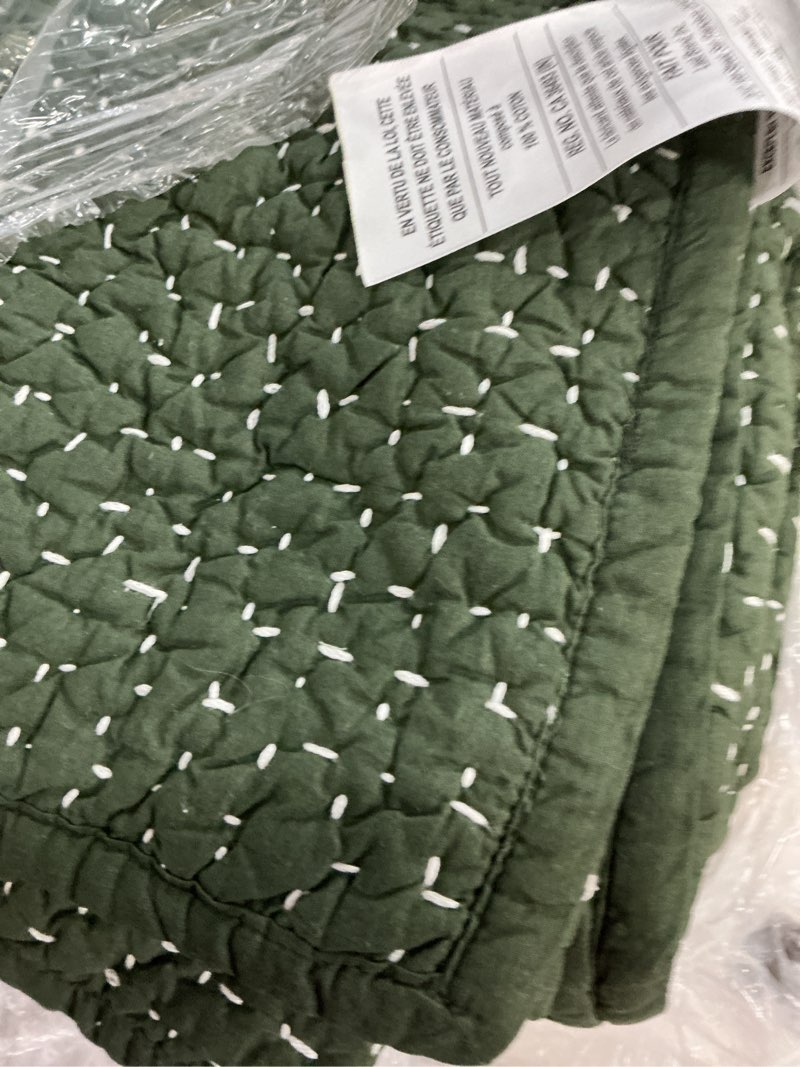 Condition photo showing New/Like New for organic cotton hand stitched quilt pine :  size: king/cal king quinse