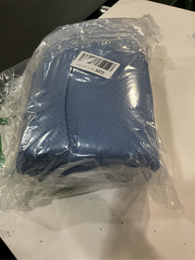 Condition photo showing Good Condition for HOMEXCEL 6 Pack Bath Towel Set, (24 x 48 Inches) Microfiber Ultra Soft Highly Absorbent Bath Towels, Lightweight and Quick Drying Towels for Hotel, Bathroom, Spa and Beauty Parlor, Blue Blue 24 x 48 Inch 6