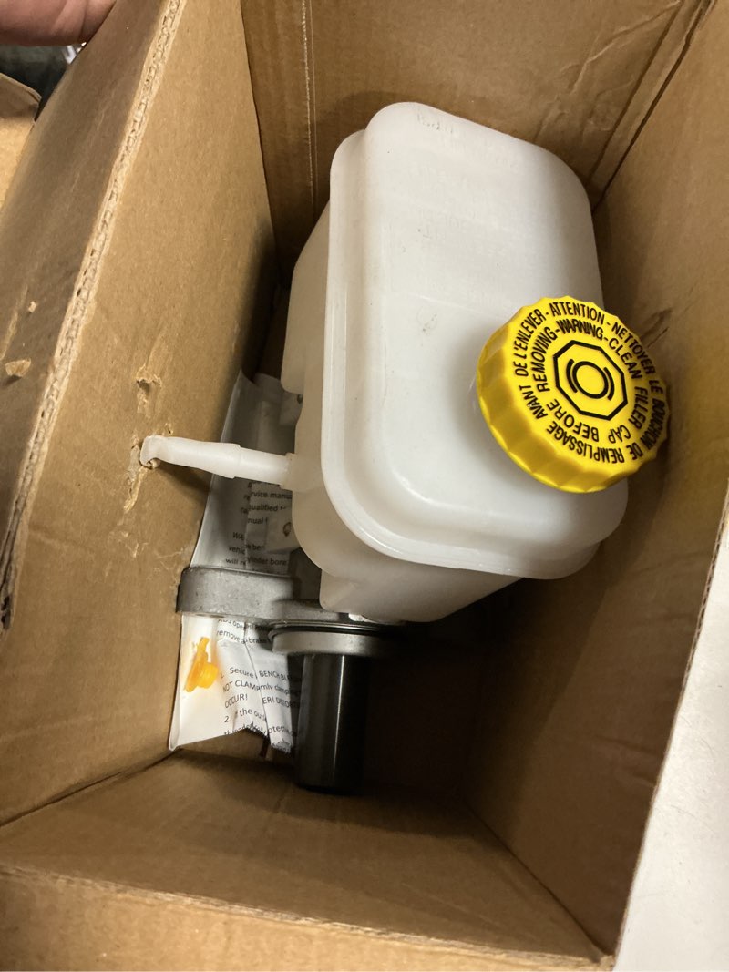 Condition photo showing Good Condition for brake master cylinder for 2007-2017 jeep wrangler models m630517
