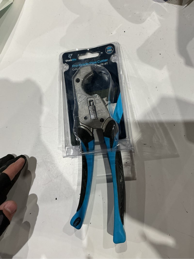 Condition photo showing New/Like New for sharkbite 1/4-in to 1-in pex cutter