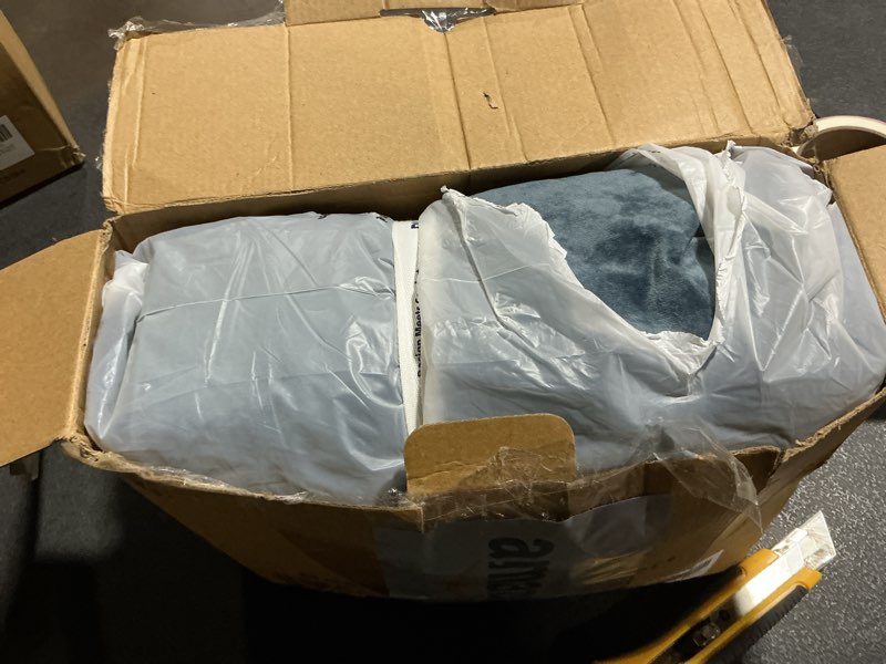 Condition photo showing New/Like New for phf truly velvet duvet cover set queen size, 3pcs ultra soft breathable comforter cover set, luxury cozy flannel duvet cover with pillow shams bedding collection, 90" x 90", stormy blue queen stormy blue (no comforter)