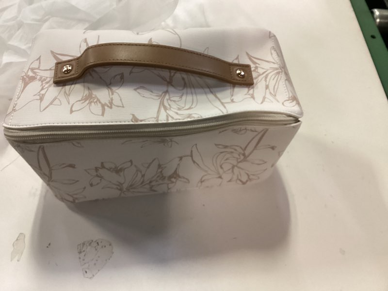 Condition photo showing Good Condition for EACHY Travel Makeup Bag,Large Capacity Cosmetic Bags for Women,Waterproof Portable Pouch Open Flat Toiletry Bag Pattern Makeup Bag (F-Beige-Large) AB-Beige-L Large