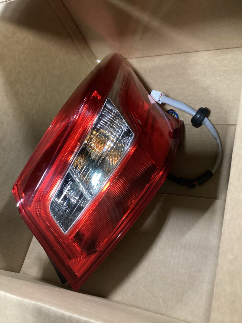 Condition photo showing Good Condition for huray right tail light for nissan sentra 2016-2019, led taillight tail lamp rear brake lamp replacement for 265503yu0a ni2805108, passenger side rh outer right (passenger side)