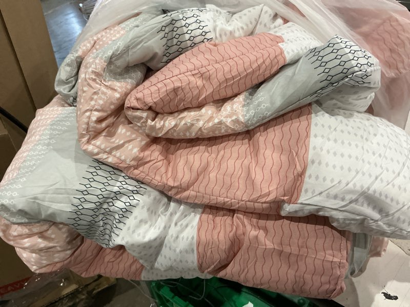 Condition photo showing Good Condition for litanika pink comforter set queen, 3 pieces blush white colorblock lightweight bedding comforter set blush pink queen