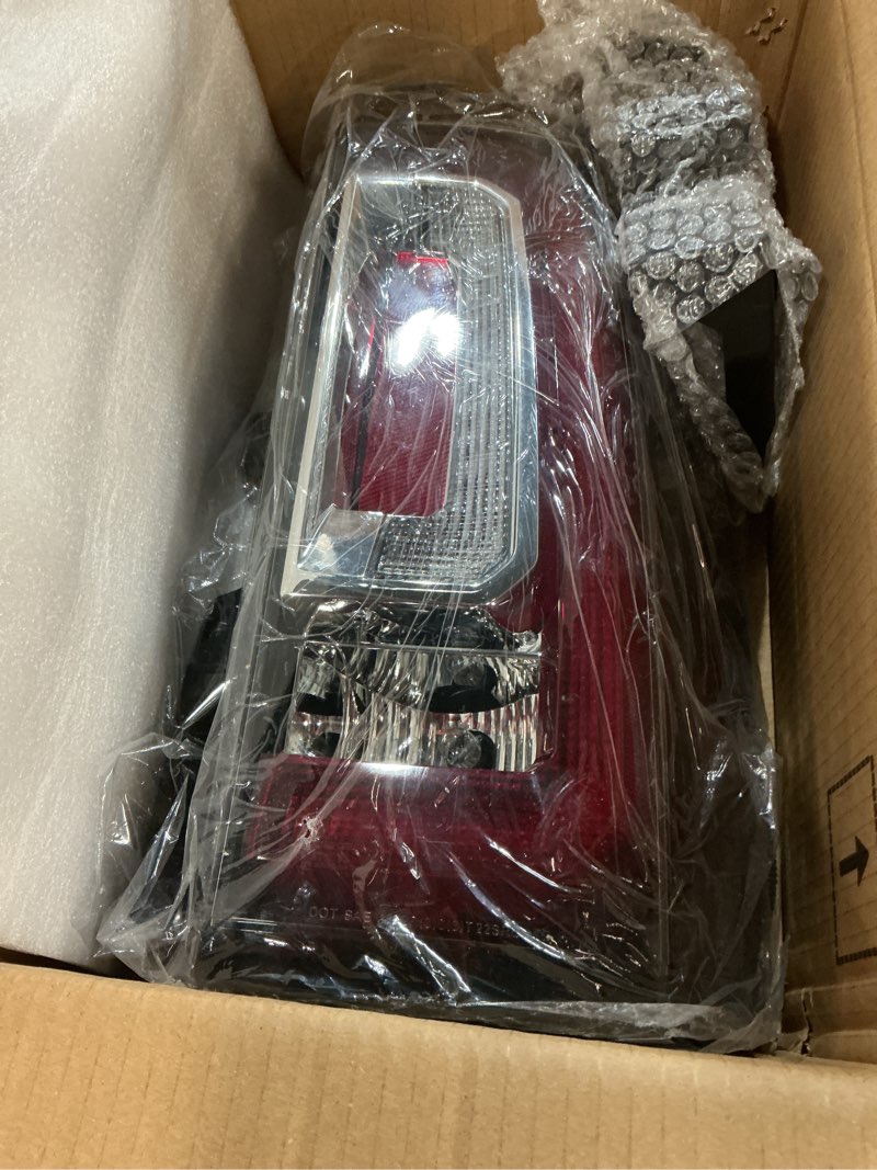 Condition photo showing Good Condition for Tail Lights Assembly Compatible with GMC Yukon XL 2015 2016 2017 2018 2019 2020 LED Right Passenger Side Taillight Brake Turn Signal Assembly With Bulb Replaces 23380460 84536243 GM2801268