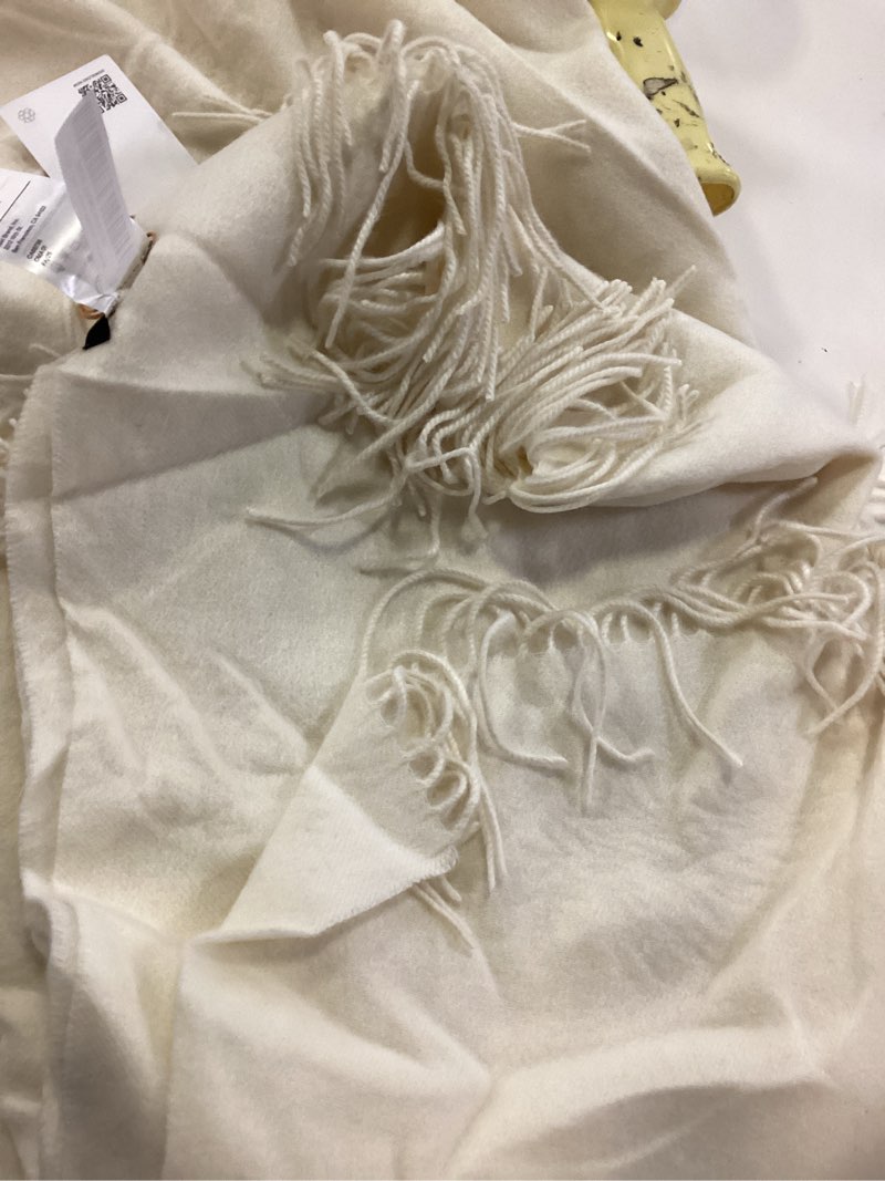 Condition photo showing Good Condition for mongolian cashmere throw, 50x70, ivory