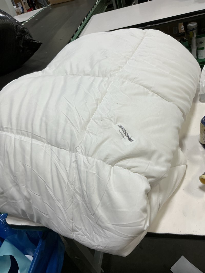 Condition photo showing Good Condition for amazon basics white down alternative comforter and duvet insert with corner tabs, machine washable, full/queen, light full/queen light
