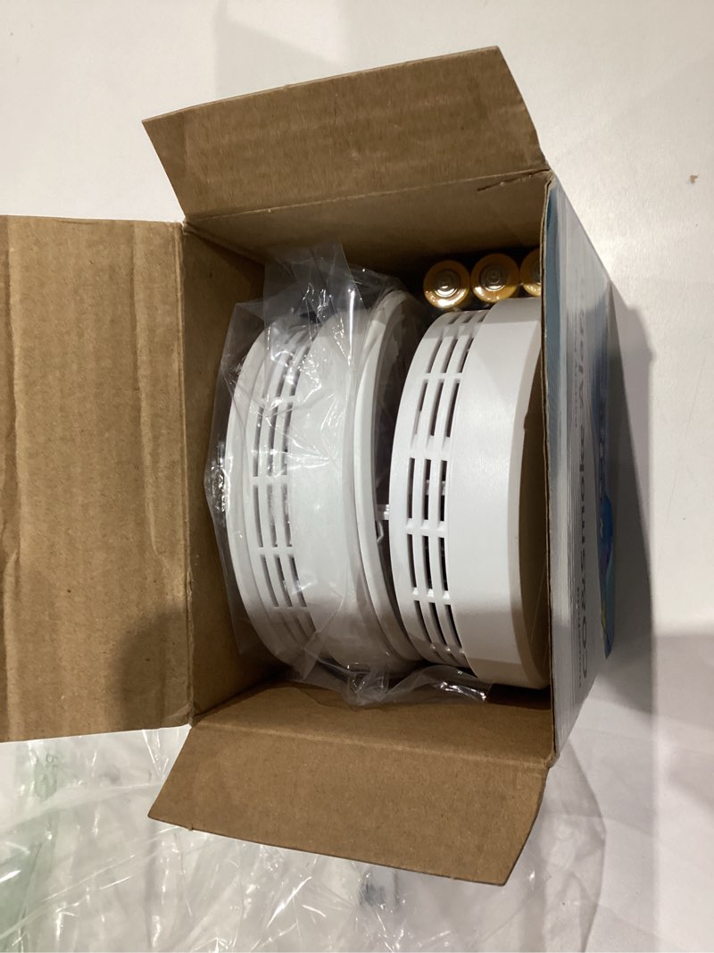 Condition photo showing Good Condition for 2packs, smoke and carbon monoxide detector, lcd digital display, 2 in 1 technology, easy to use, 85db alarm, for home and kitchen white-91202