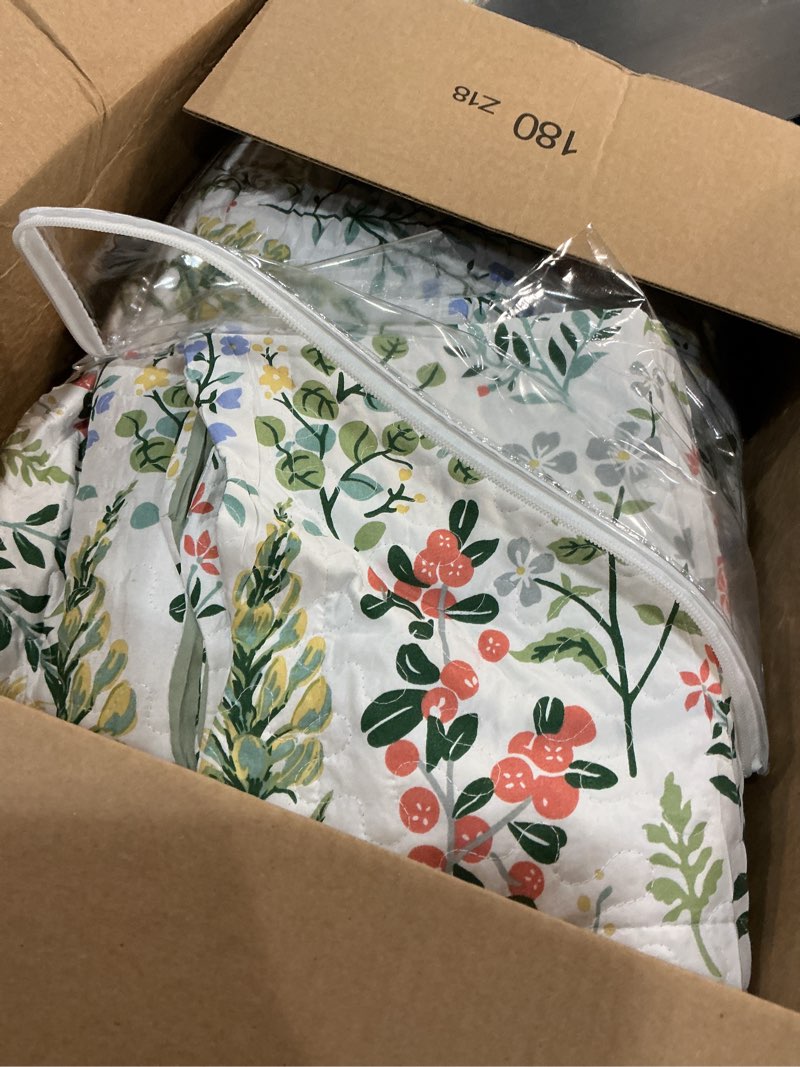 Condition photo showing Good Condition for honeilife bedspread set - california king quilt, 3-piece microfiber bedspread set, green & white floral pattern, extra large 120x120 bedding for all seasons california king-120"x 120" green & white