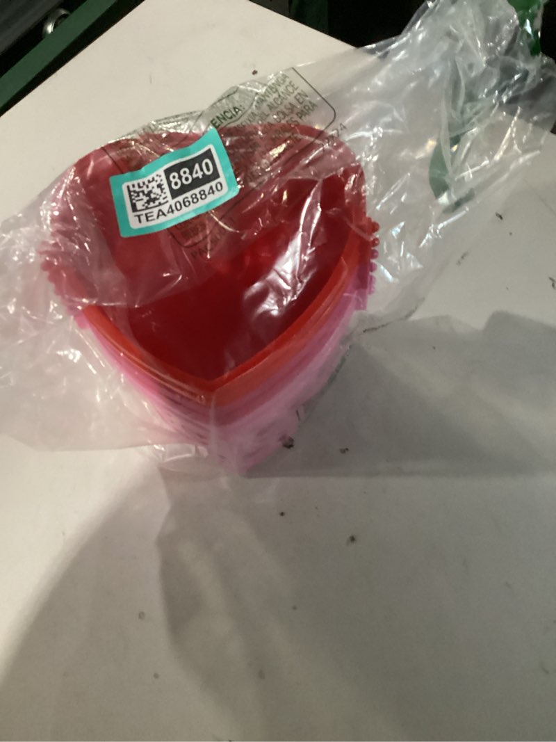 Condition photo showing Good Condition for Zcaukya 6 Packs Valentines' Day Baskets, 7.1" x 7.9" x 4.3" Small Plastic Heart Shaped Basket with Handles, Heart Hollowed Baskets Holders for Romantic Party Wedding Part Decor Pink Red Magenta-6 Packs