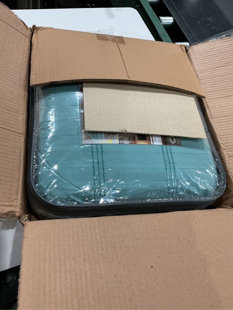 Condition photo showing Good Condition for madison park pebble beach cotton duvet set - coastal, starfish, sealife design, all season, breathable comforter cover bedding, matching shams, decorative pillows, aqua full/queen(90\"x90\") 6 piece
