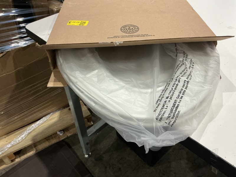 Condition photo showing Good Condition for bemis 7300slec slow close toilet seat, easy clean hinges and durable plastic seat, made in usa, elongated, white