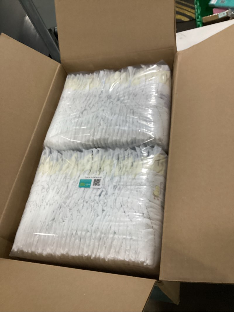 Condition photo showing New/Like New for Pampers Swaddlers Diapers, Size 5 (20-37 lbs), 132 Count, Absorbent, Keeps Baby Dry and Comfortable, Skin Safe Disposable Baby Diaper (Packaging May Vary) Size 5 132