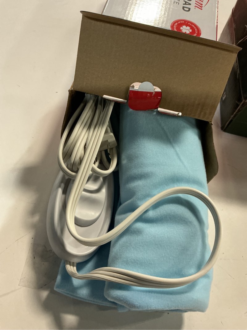 Condition photo showing Good Condition for Sunbeam® Heating Pad Standard Size Light Blue Standard