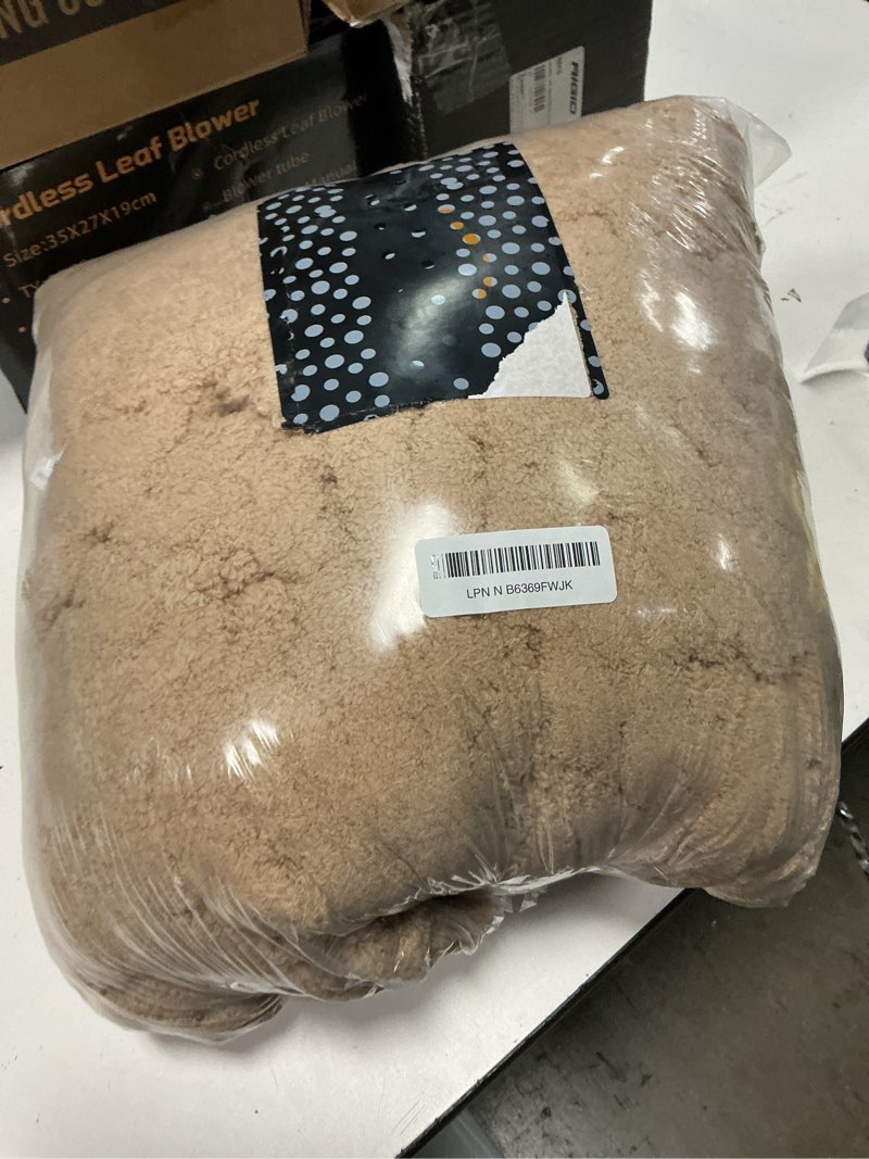 Condition photo showing Good Condition for l'agraty chunky knit blanket throw: 50''x60'' chenille chunky knitted throw blanket for bed couch - handmade thick big cable knit blanket - large crochet rope blanket for home decor(tan) tan 50"x60"