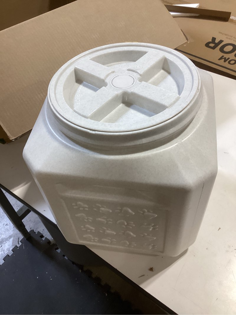 Condition photo showing Good Condition for gamma2 vittles vault pet food storage containers - sealed dog and cat food storage container, fits up to 25lbs, made in the usa - [12"l x 13.75"h] 25 pounds