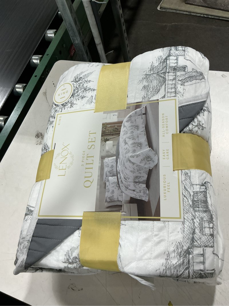 Condition photo showing New/Like New for lenox 3-piece polyester holiday patterened quilt set, king