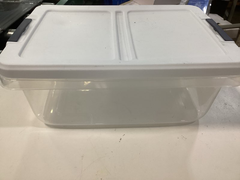 Condition photo showing Good Condition for latch lid 15 qt storage tote