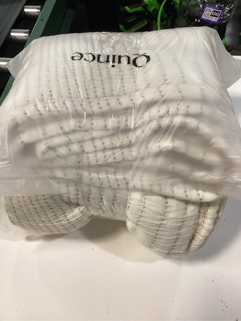 Condition photo showing New/Like New for organic cotton hand stitched quilt king size undyed