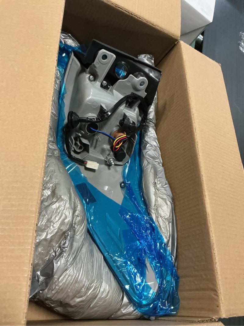 Condition photo showing Good Condition for huray left outer tail light for toyota highlander 2014-2016 driver side taillight lamp assembly replacement for to2804120 815600e100 lh(driver side) outer