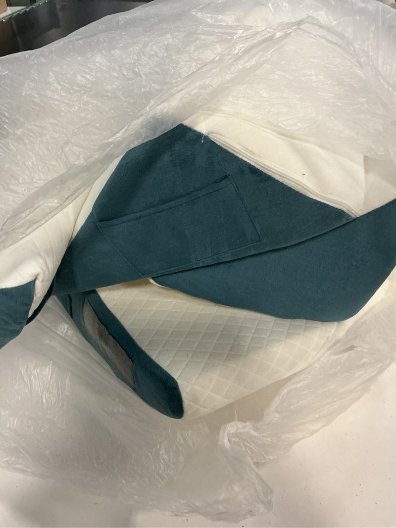 Condition photo showing Good Condition for Yojoker 4PCS Orthopedic Bed Wedge Pillow Set for Sleeping, Post Surgery Foam Pillow for Body, Back and Leg Pain Relief, Triangle Adjustable Support Pillow - Acid Reflux Sleeping Pillows Navy Navy 4PCS