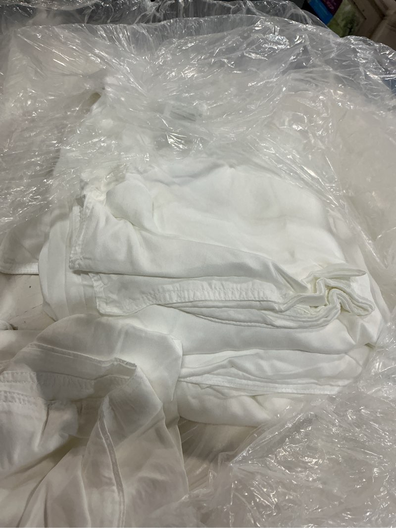 Condition photo showing Good Condition for bamboo duvet cover set, full/queen, white