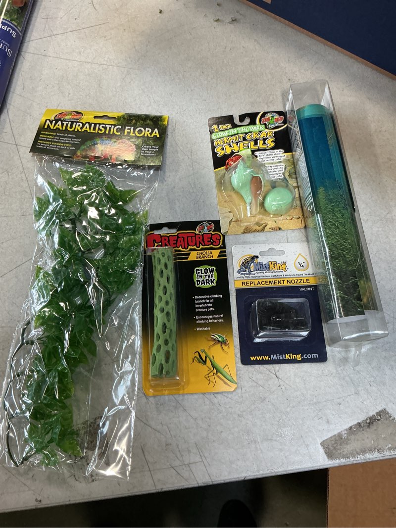 Condition photo showing New/Like New for - [x] Assortment of small pet items, miscellaneous small, variety of items multiple pieces, 5 pieces total  