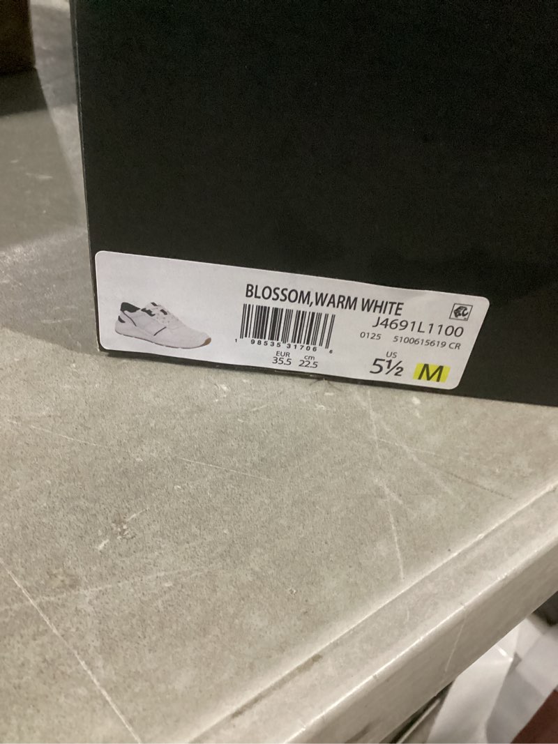 Condition photo showing Good Condition for Naturalizer Womens Blossom Sneaker Warm White Leather 5.5 M